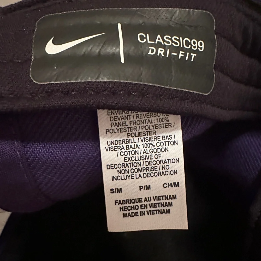 Washington Huskies College Football Nike Dri-fit Classic 99 Fitted Ball Cap Hat